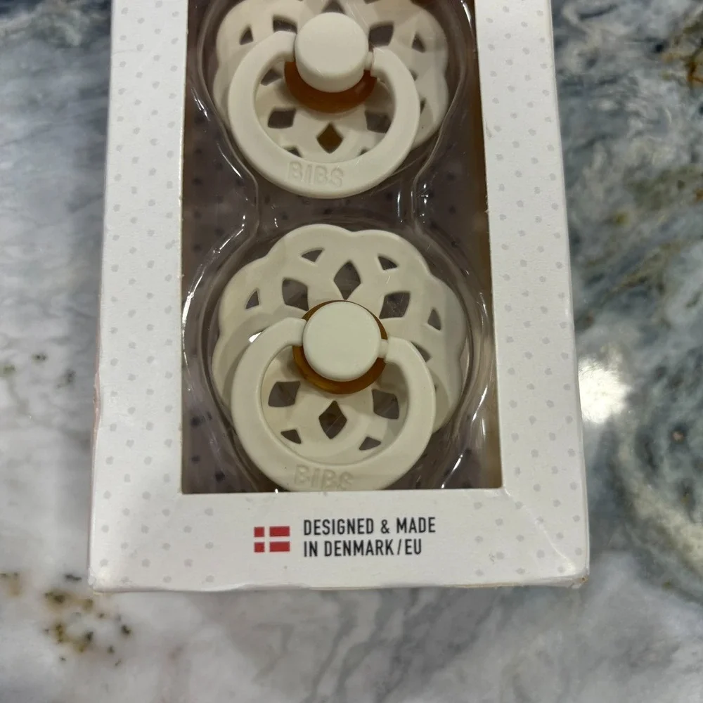 Pack Of 2 Bibs Cream Boheme Natural Denmark‎ Rubber Round Baby Pacifier Size 1